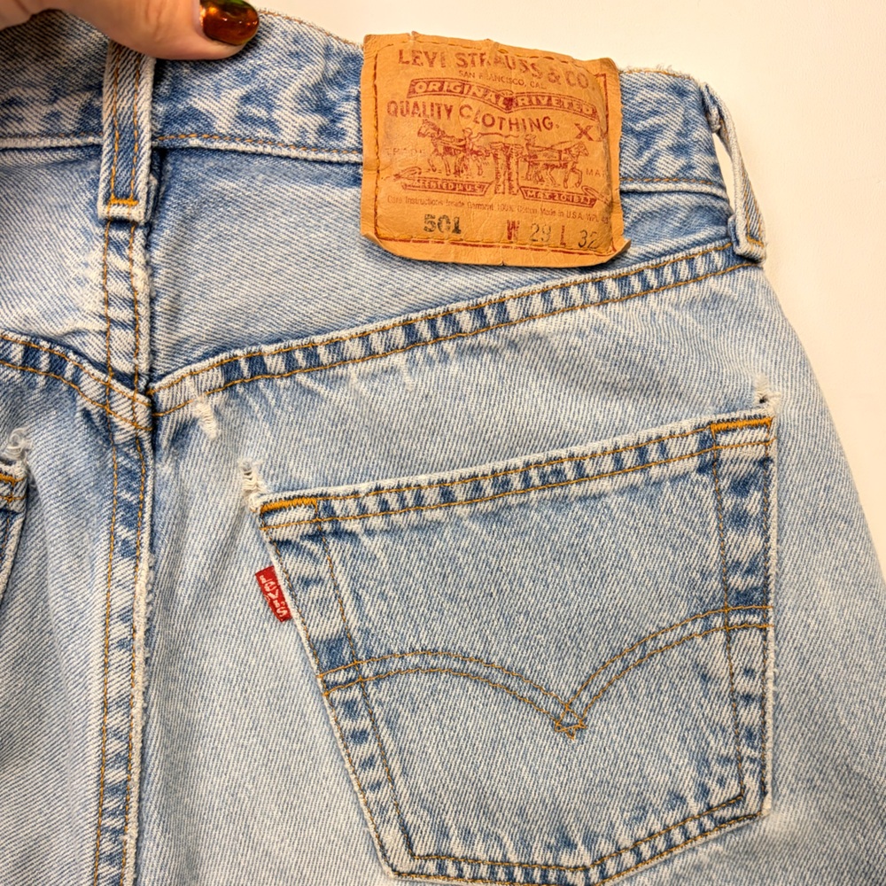 Levi's 501 Light Wash Straight Vintage & Perfectly Worn In 29x32, true size 26